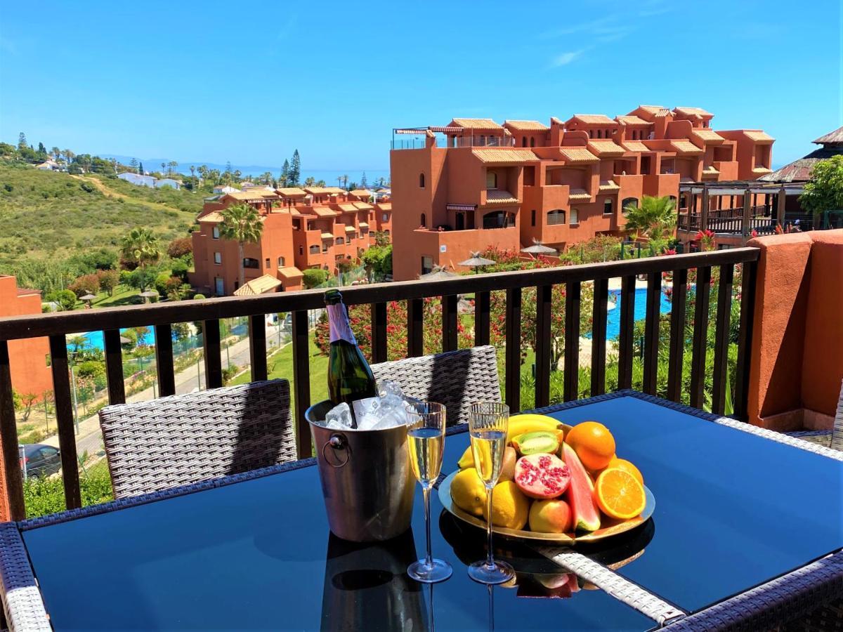 Sea View Penthouse Apartment With Hot Tub - Casa Bella Vista, Buenas Noches , Estepona Buitenkant foto