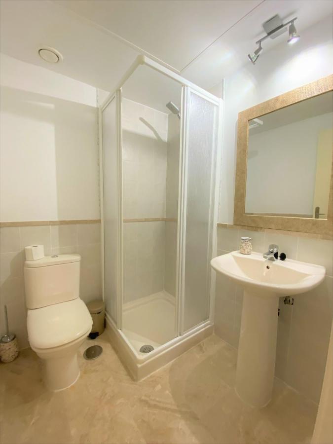 Sea View Penthouse Apartment With Hot Tub - Casa Bella Vista, Buenas Noches , Estepona Buitenkant foto