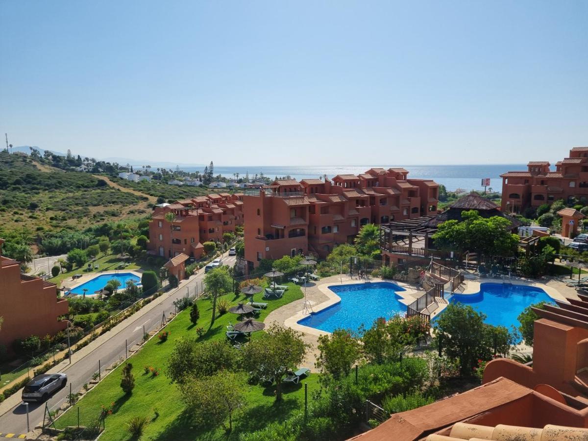 Sea View Penthouse Apartment With Hot Tub - Casa Bella Vista, Buenas Noches , Estepona Buitenkant foto