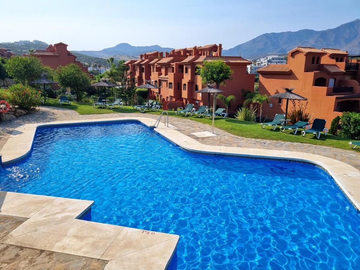 Sea View Penthouse Apartment With Hot Tub - Casa Bella Vista, Buenas Noches , Estepona Buitenkant foto