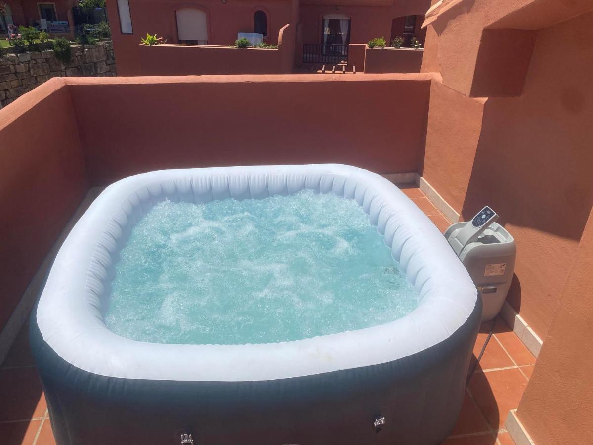 Sea View Penthouse Apartment With Hot Tub - Casa Bella Vista, Buenas Noches , Estepona Buitenkant foto
