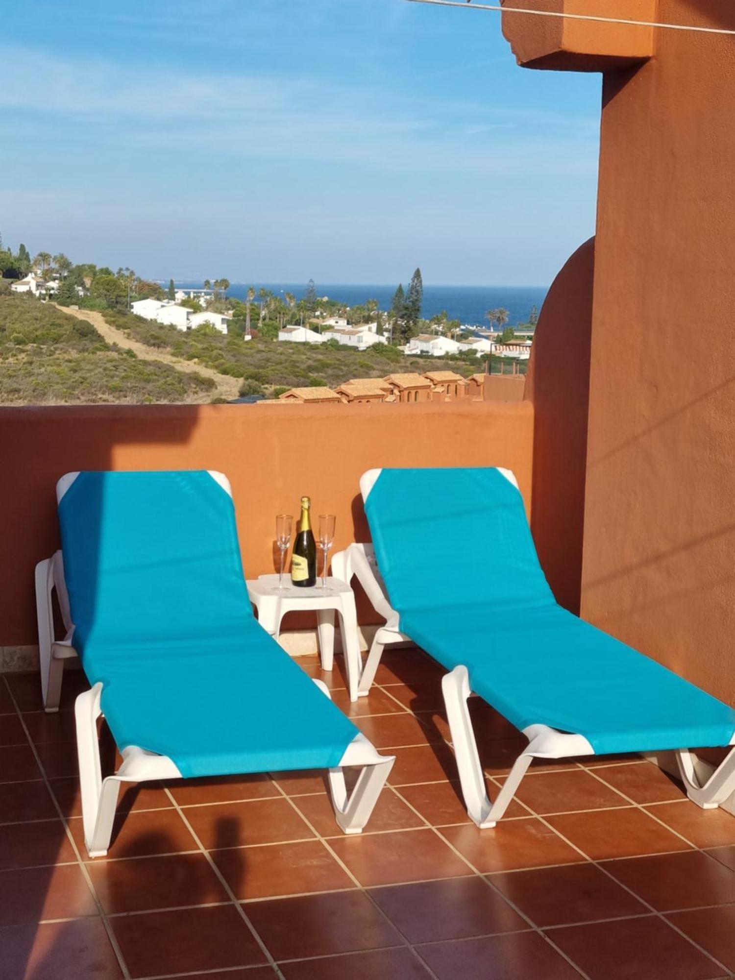 Sea View Penthouse Apartment With Hot Tub - Casa Bella Vista, Buenas Noches , Estepona Buitenkant foto