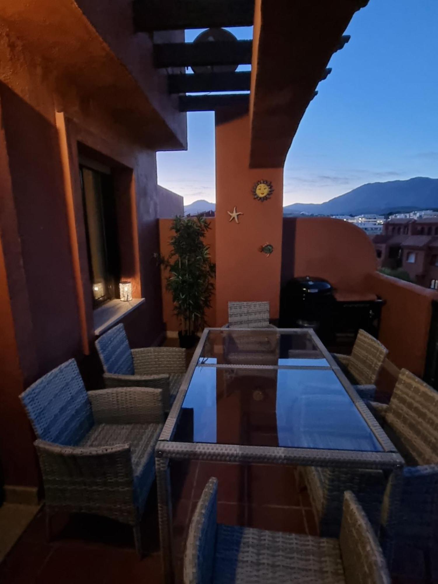 Sea View Penthouse Apartment With Hot Tub - Casa Bella Vista, Buenas Noches , Estepona Buitenkant foto